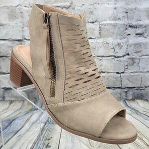TORRID Women's 8.5W Peep Toe Ankle Bootie Beige Tan Zip Block Heel Cutout Sandal